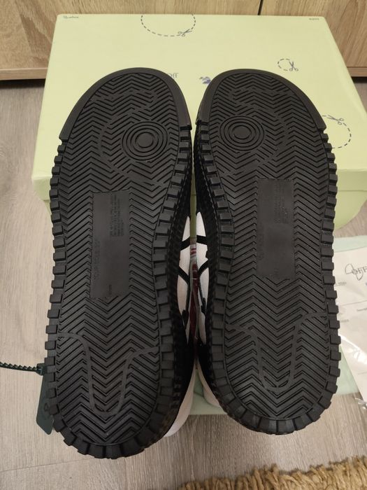 Off White 3.0 Mid Court