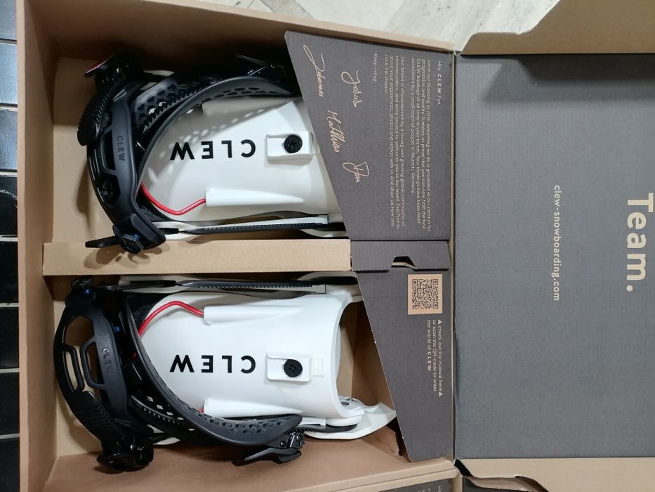 Legaturi snowboard Clew Black, White Marime S, M, L Nou!