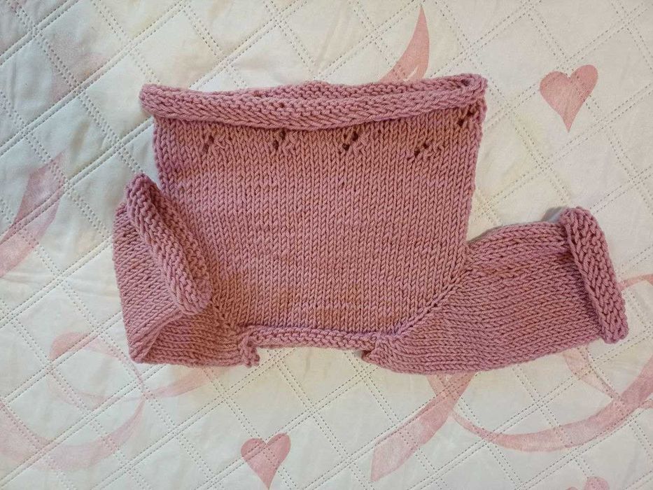 Плетен пуловер за бебе
