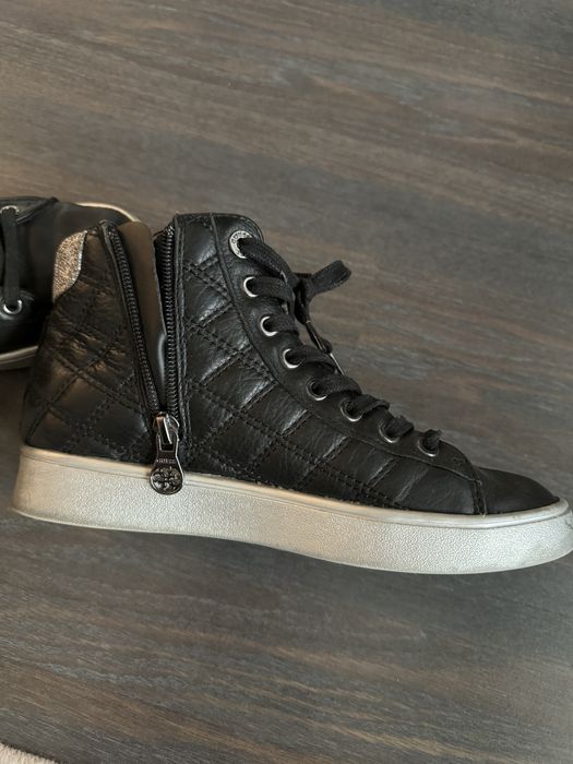 Дамски спортни обувки Guess