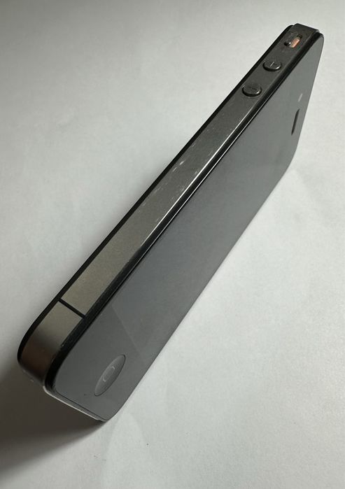 Продаю на запчасти, в хорошем состоянии IPhone 4
