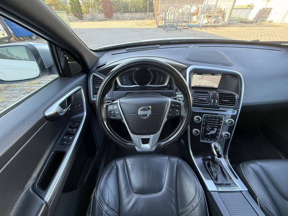 Volvo XC 60 R-design 4x4 automat 215cp Distronic Blis