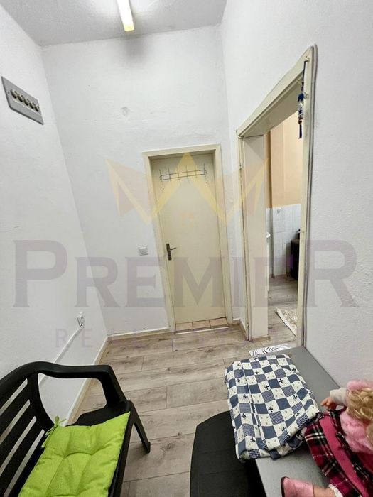 Дава се под наем Едностаен апартамент в Добрич, Център - 30 кв.м за 153 € - Снимка #1