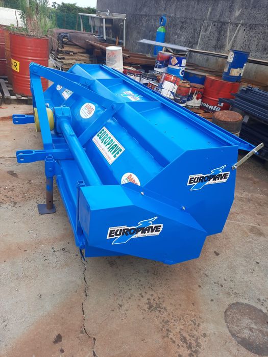 Vînd tocatori pentru resturi vegetale