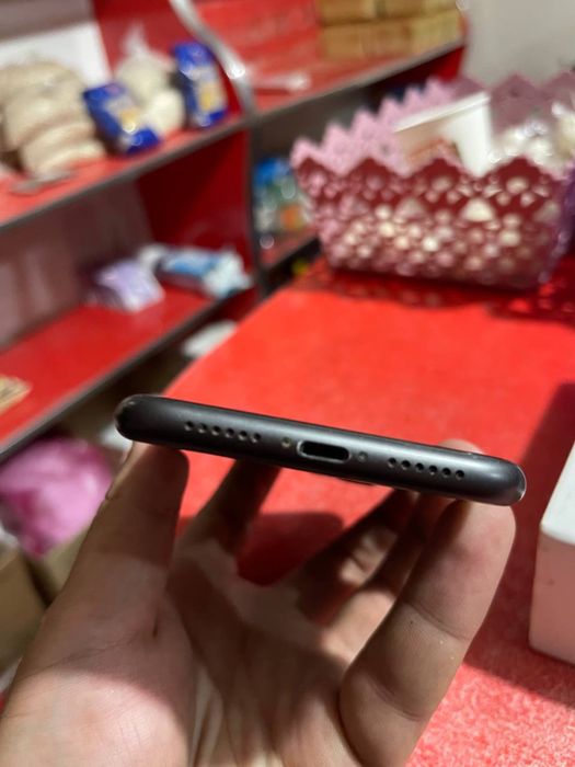 Iphone 11 srochna sotiladi