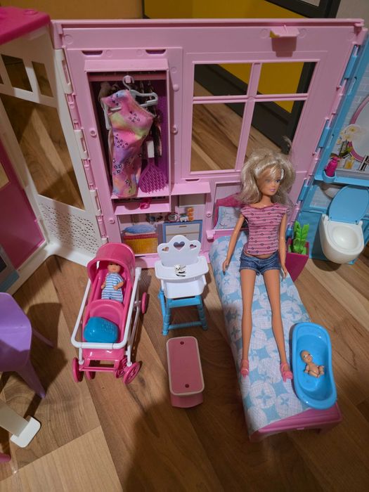 Къща за кукли и аксесоари