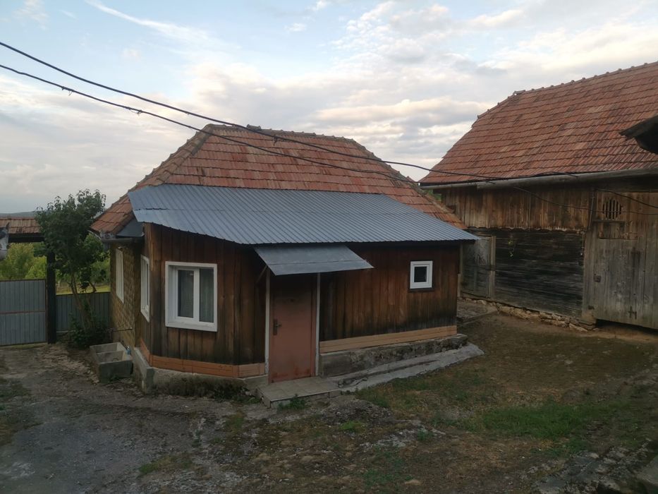 Casă de vânzare în Cacova Ierii, com. Iara