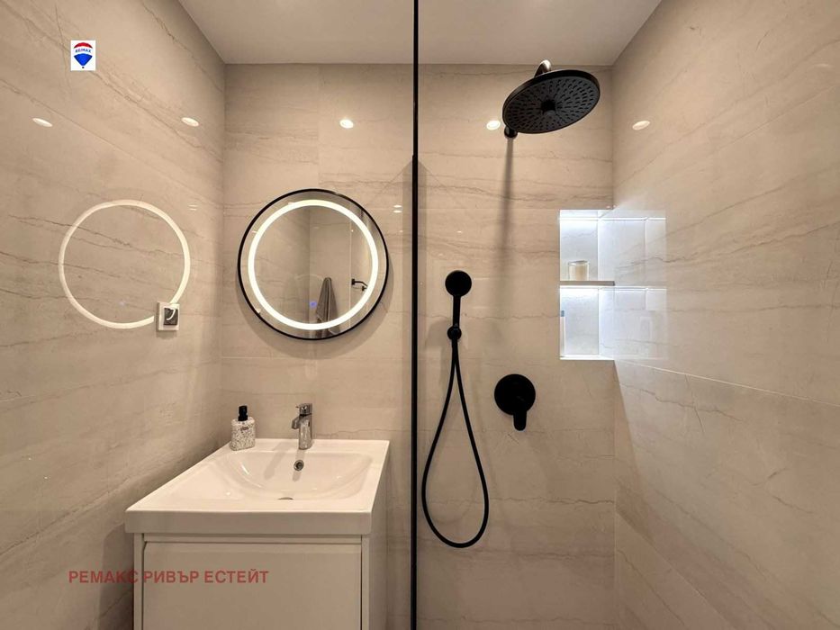 Продава се Тристаен апартамент в Русе, Център - 93 кв.м за 2075 €/кв.м - Снимка #2