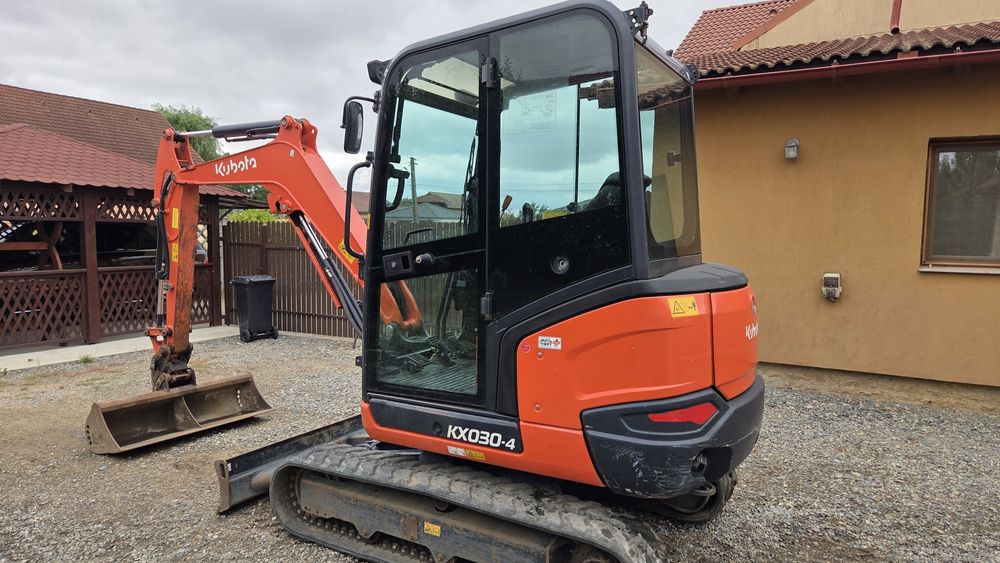 Vând Miniexcavator Kubota 030-4