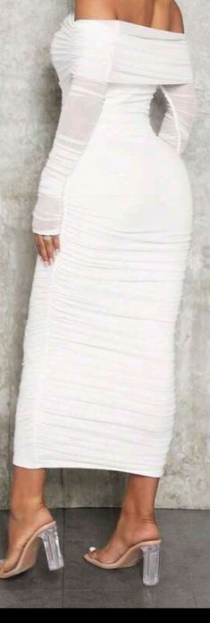 Бяла мрежеста рокля с дълги ръкави