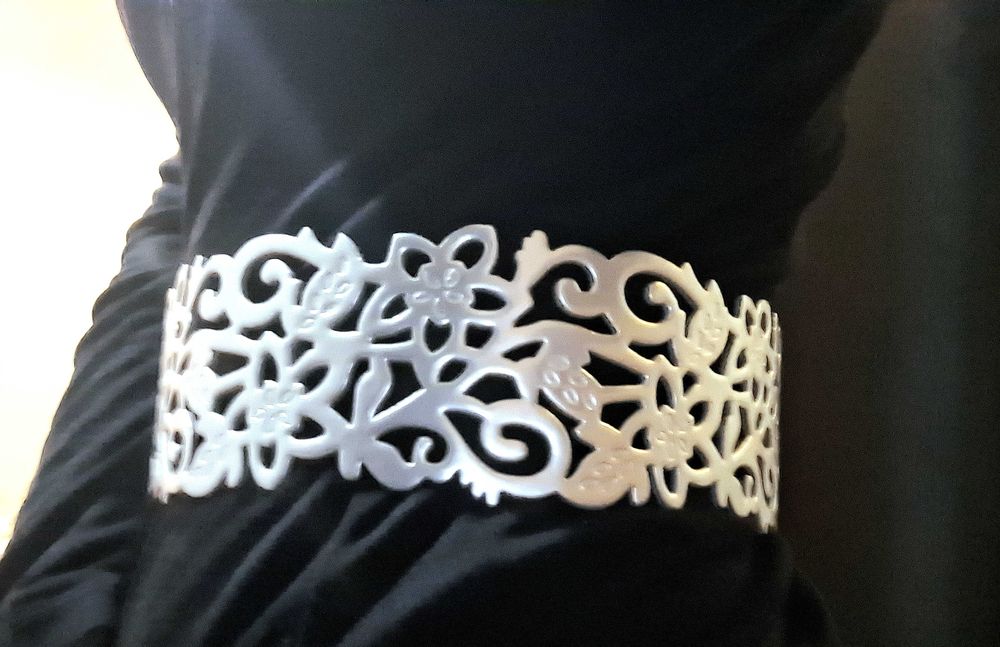 Дамски колан с красив дизайн