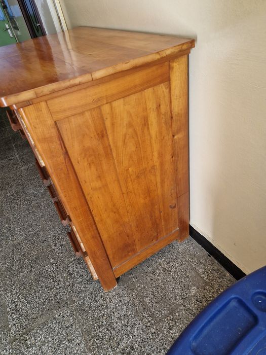 Дървен скрин от старо време