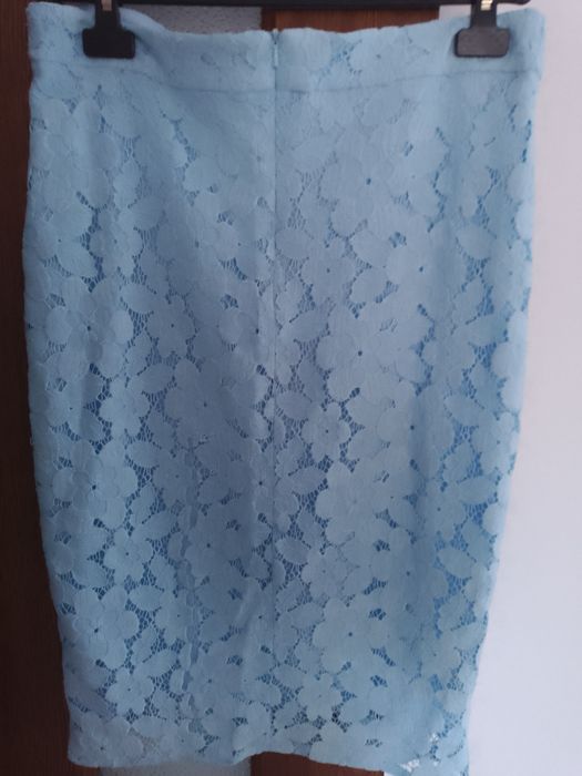 Fustă din dantelă în nuanța de bleu