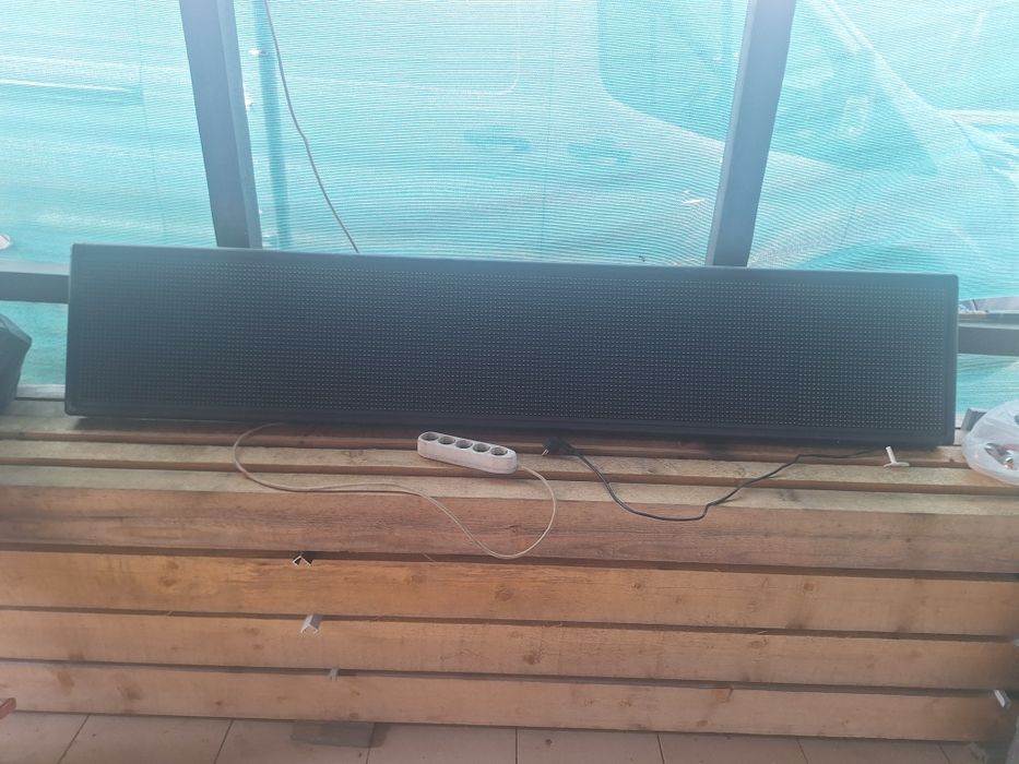 Reclama luminoasa exterior programabila din telefon