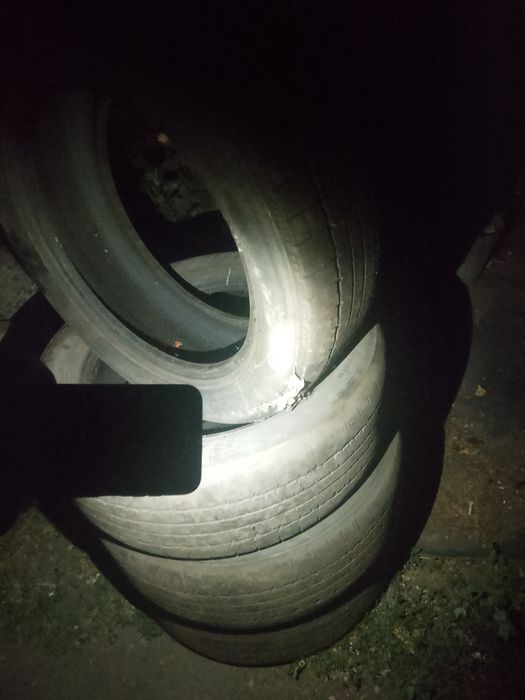 Продам комплект резины на R18