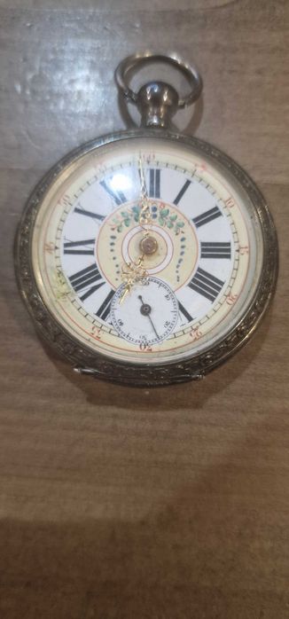 Продавам стар сребърен работещ Швейцарски часовник Цилиндър от 19 век