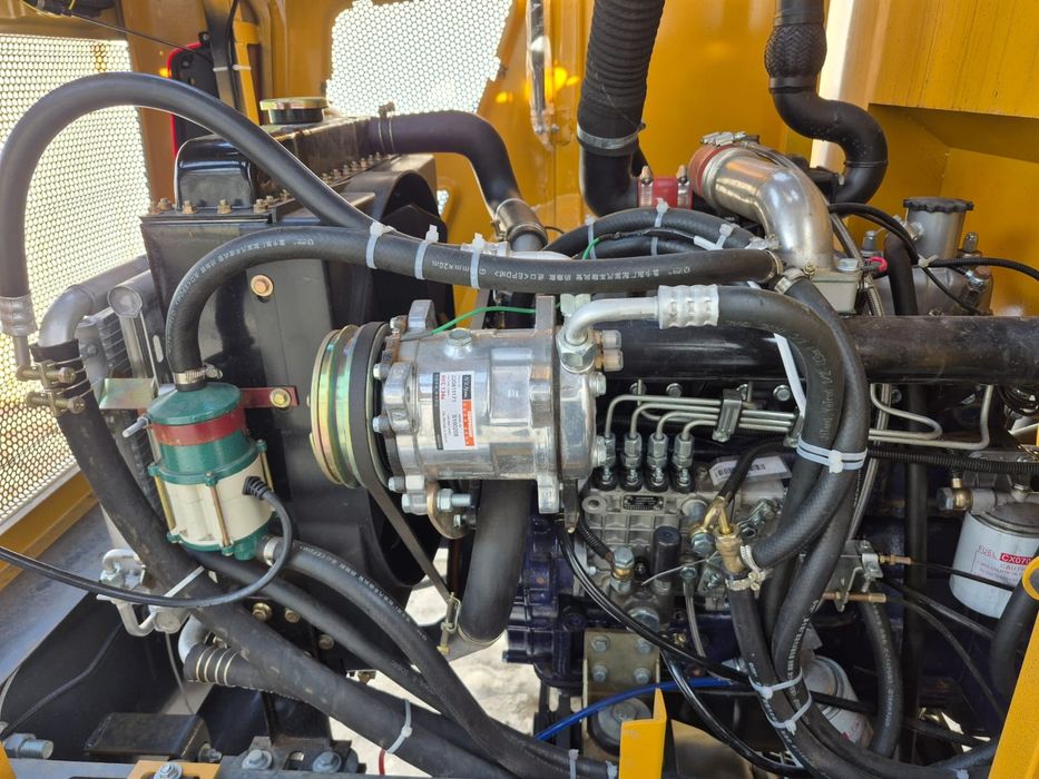 Продам фронтальный погрузчик. Новый ик