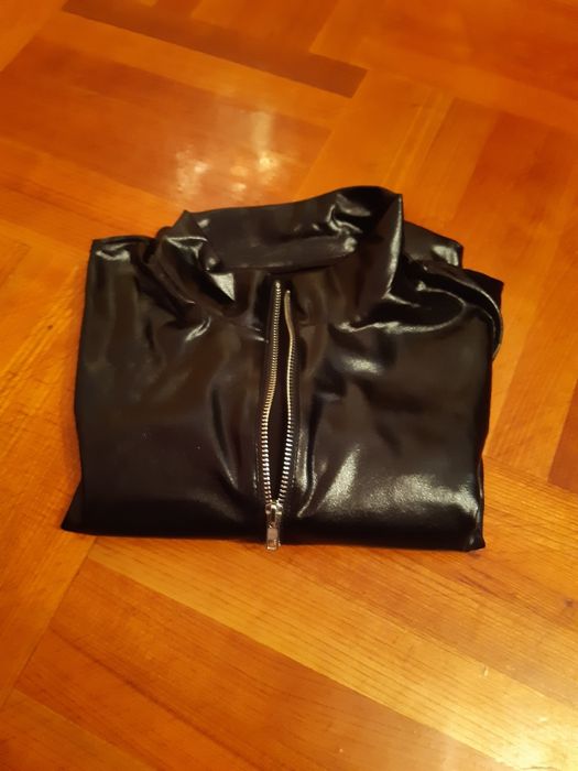 Vând costume noi(body)