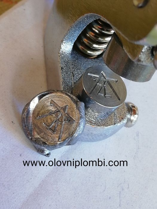 Гравиране на пломбажни клещи,форми,матрици,,гравюри върху метал.