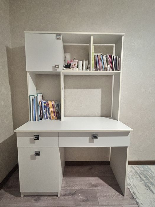 Продаю шкаф книжный