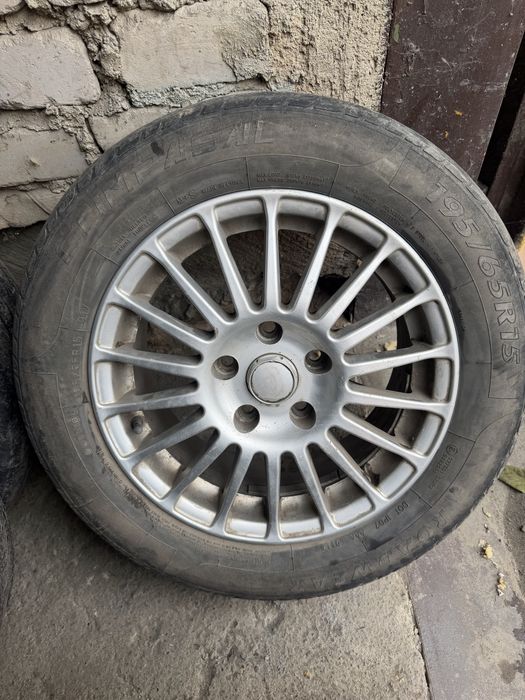 Продам комплект литых дисков