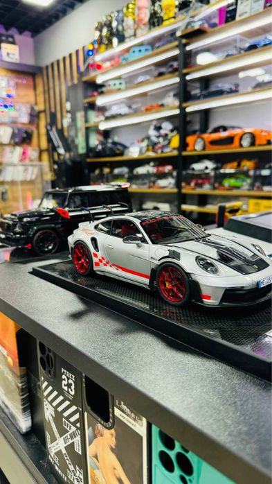 Porsche 911 Gt3 rs коллекционная моделька 1:18