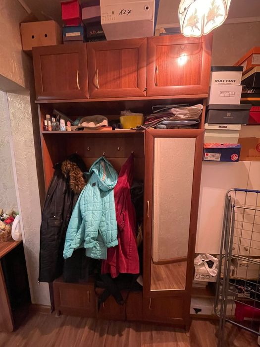 Продам прихожую срочно