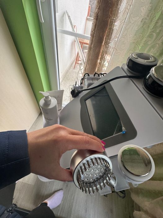 Продавам професионален козметичен апарат за тяло