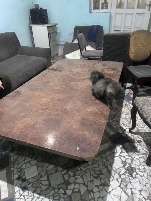 Продается деревянный стол