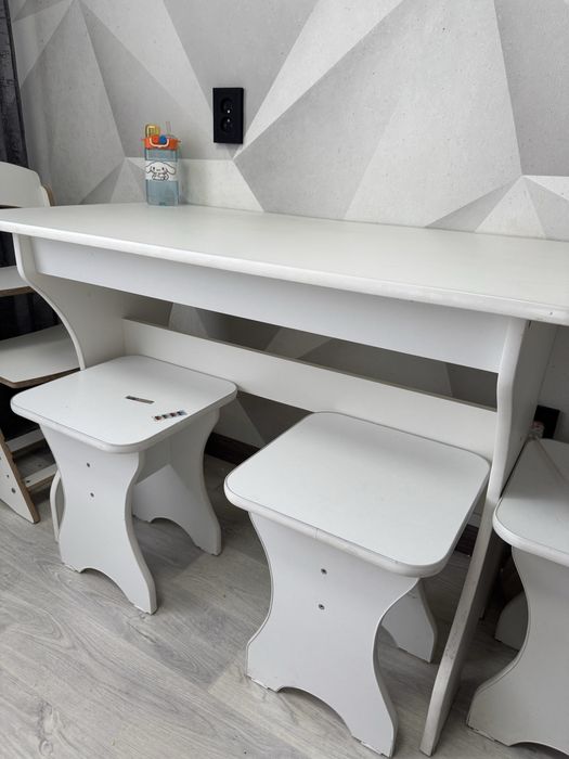 Продам стол и 4 стула