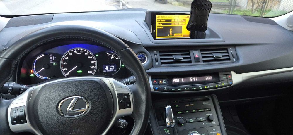 Lexus CT200h Luxury 2012 – 1.8 Hybrid – 171.000 km – Sistem audio Mark Levinson