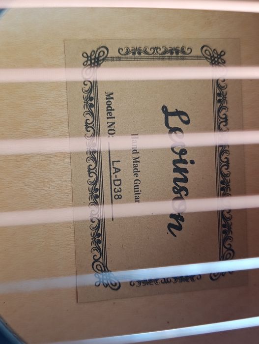 Продам гитару левинсон срочно