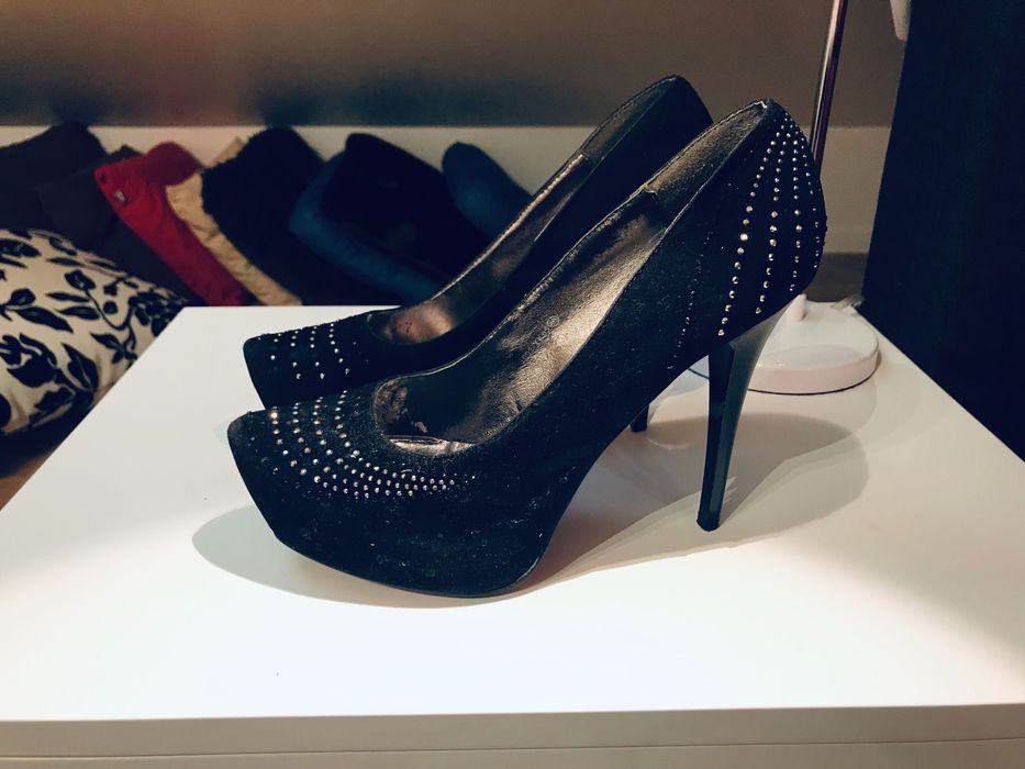 Vand pantofi mărimea 39