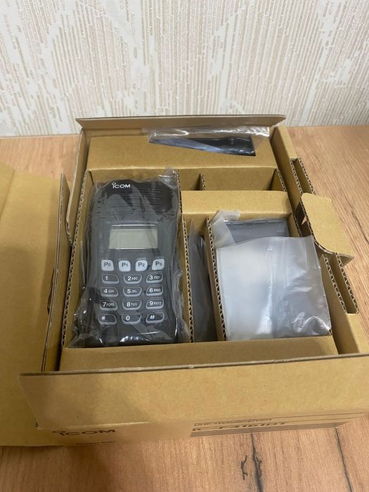 Продам новую рацию iCom