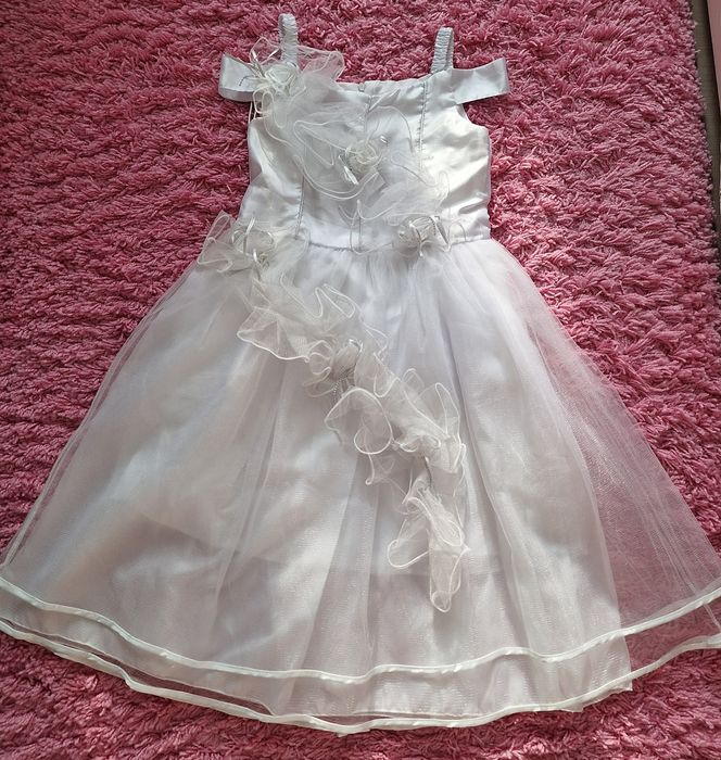 Нарядное белое платье для девочки
