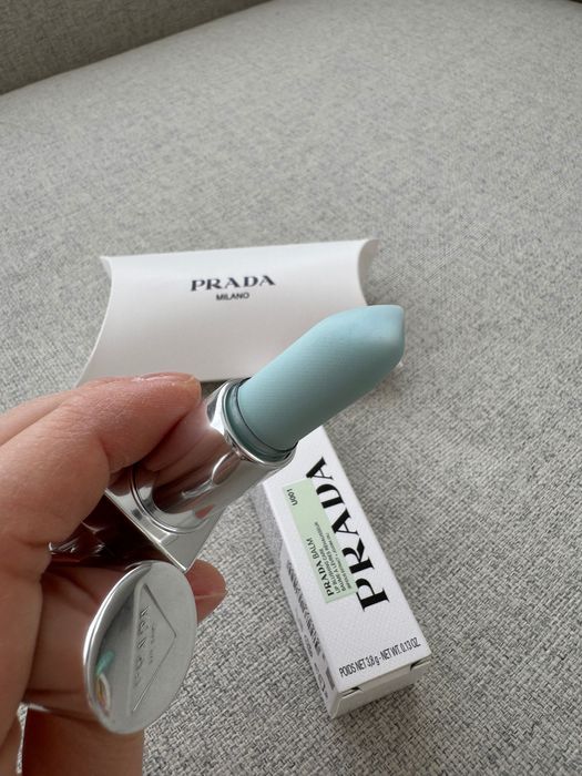 Prada blushing care  балсам за устни