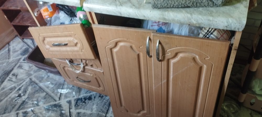 Oshxona mebeli sotiladi