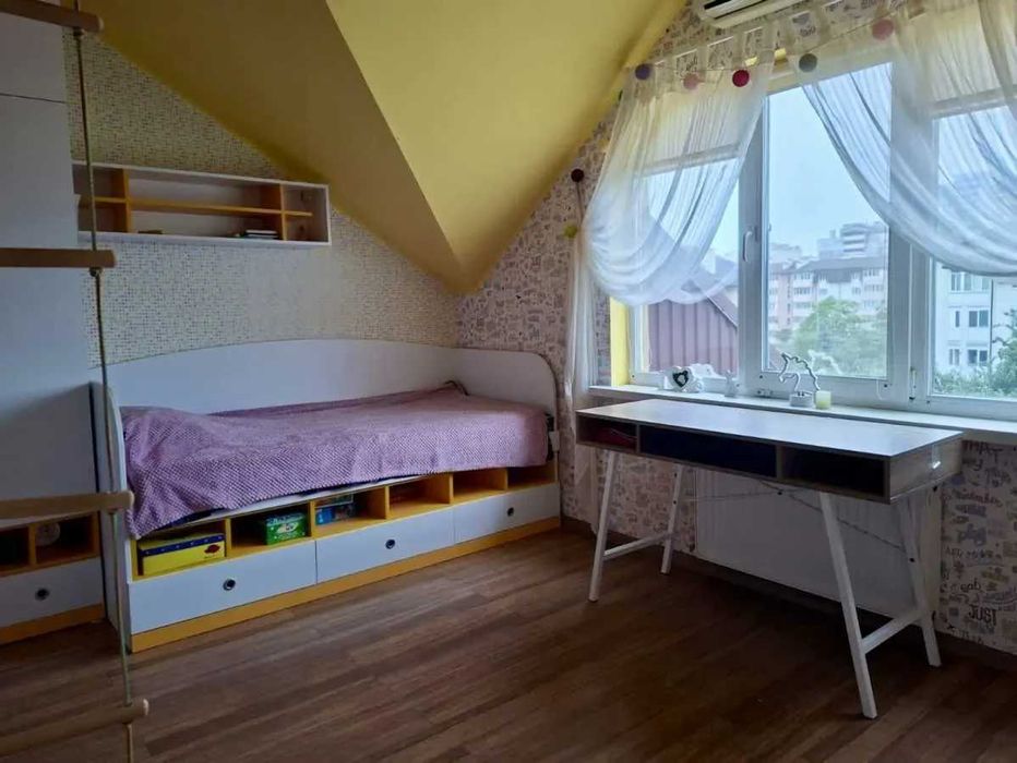 Дава се под наем Тристаен апартамент в София, Зона Б-18 - 100 кв.м за 663 € - Снимка #1