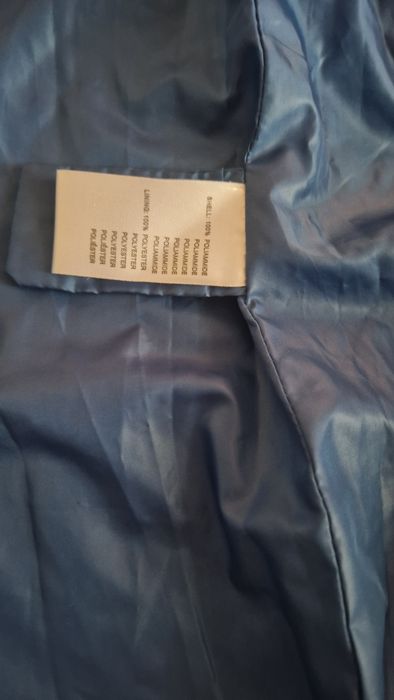 Продаю безрукавку с капюшоном