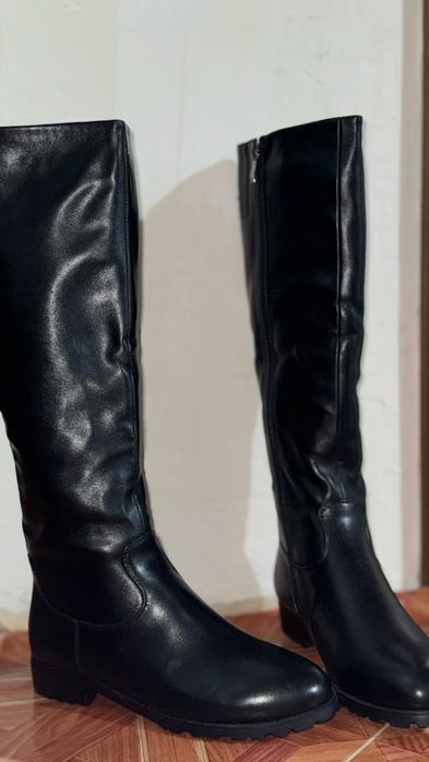 Продам две пары сапог