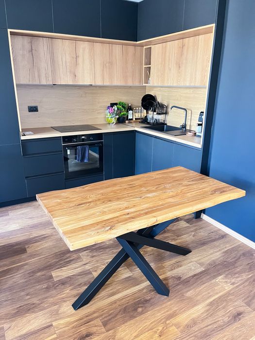 Дървена трапезна маса