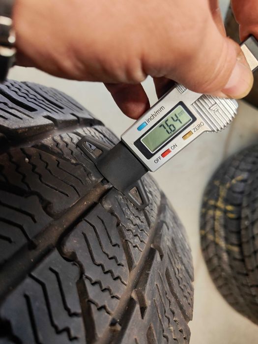 4бр.зимни гуми 225/65/16C Semperit