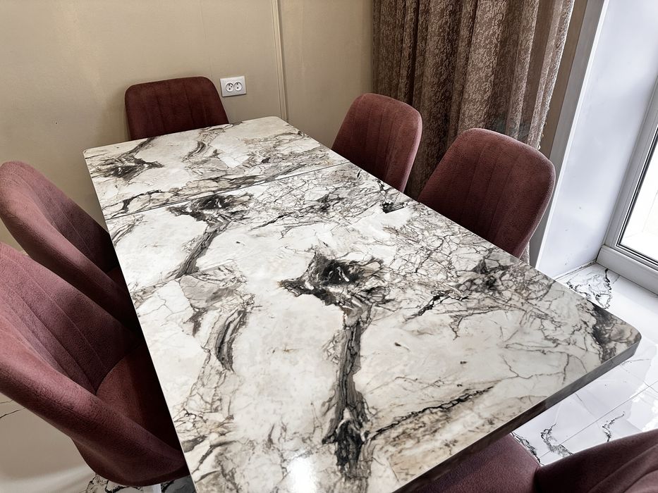 Стол ,со 6 стульями, б/у в отличном состояний