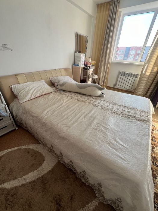 Продам кровать б/у, матрац почти новый.