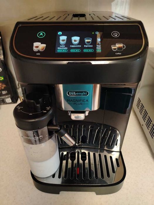 Кофемашина DeLonghi Mgnifica Plus+ Made in Italy