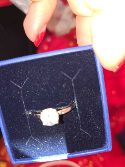 Продавам пръстен Сваровски