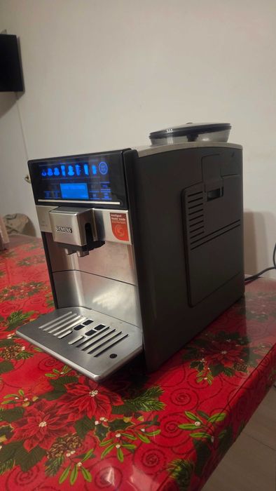 Espressorul automat Siemens EQ.6 plus s700