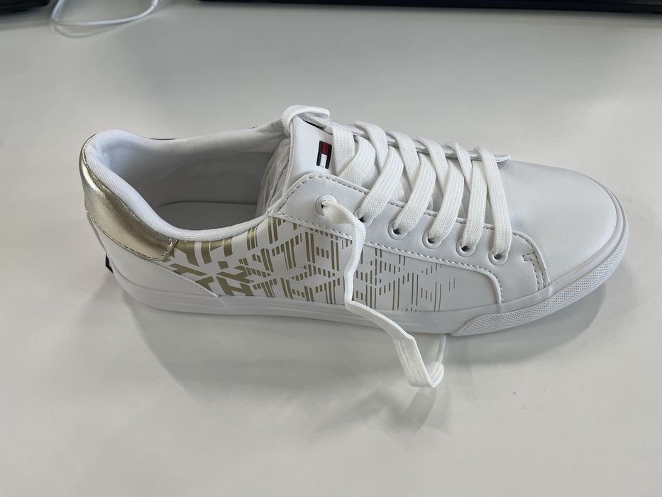 Белые кеды Tommy Hilfiger