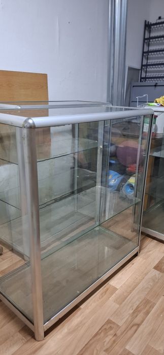 Стеклянные ветрины