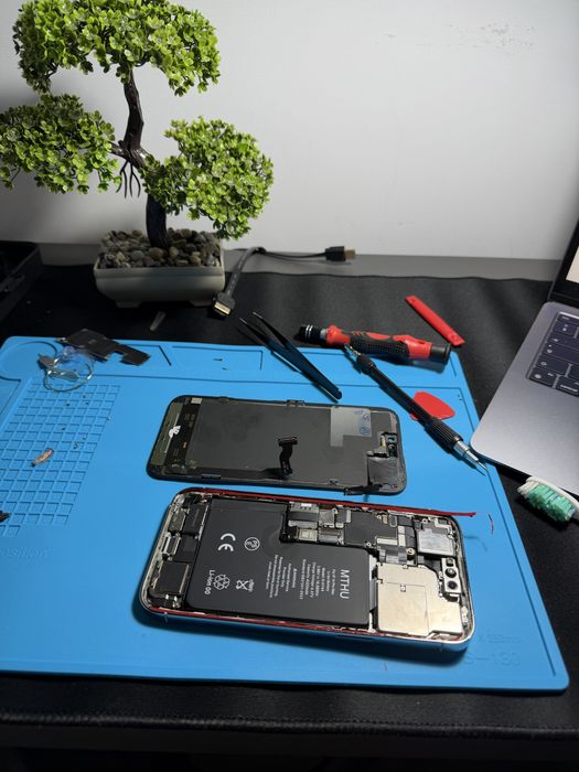 Reparații telefoane iPhone, Samsung | Display, baterie, capac spate